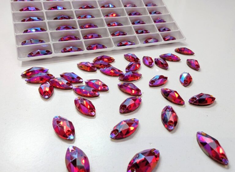 Navette Sew-On Stones - Astella LIGHT SIAM AB