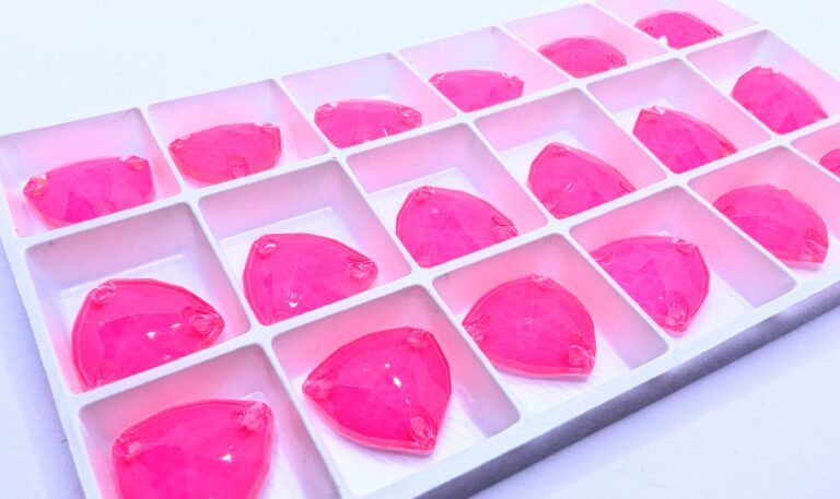 Trilliant Sew-On Stones NEON FUCHSIA
